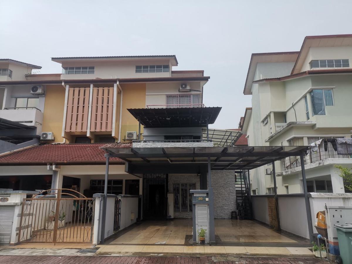 5 Stars Batu Caves Homestay Kuala Lumpur